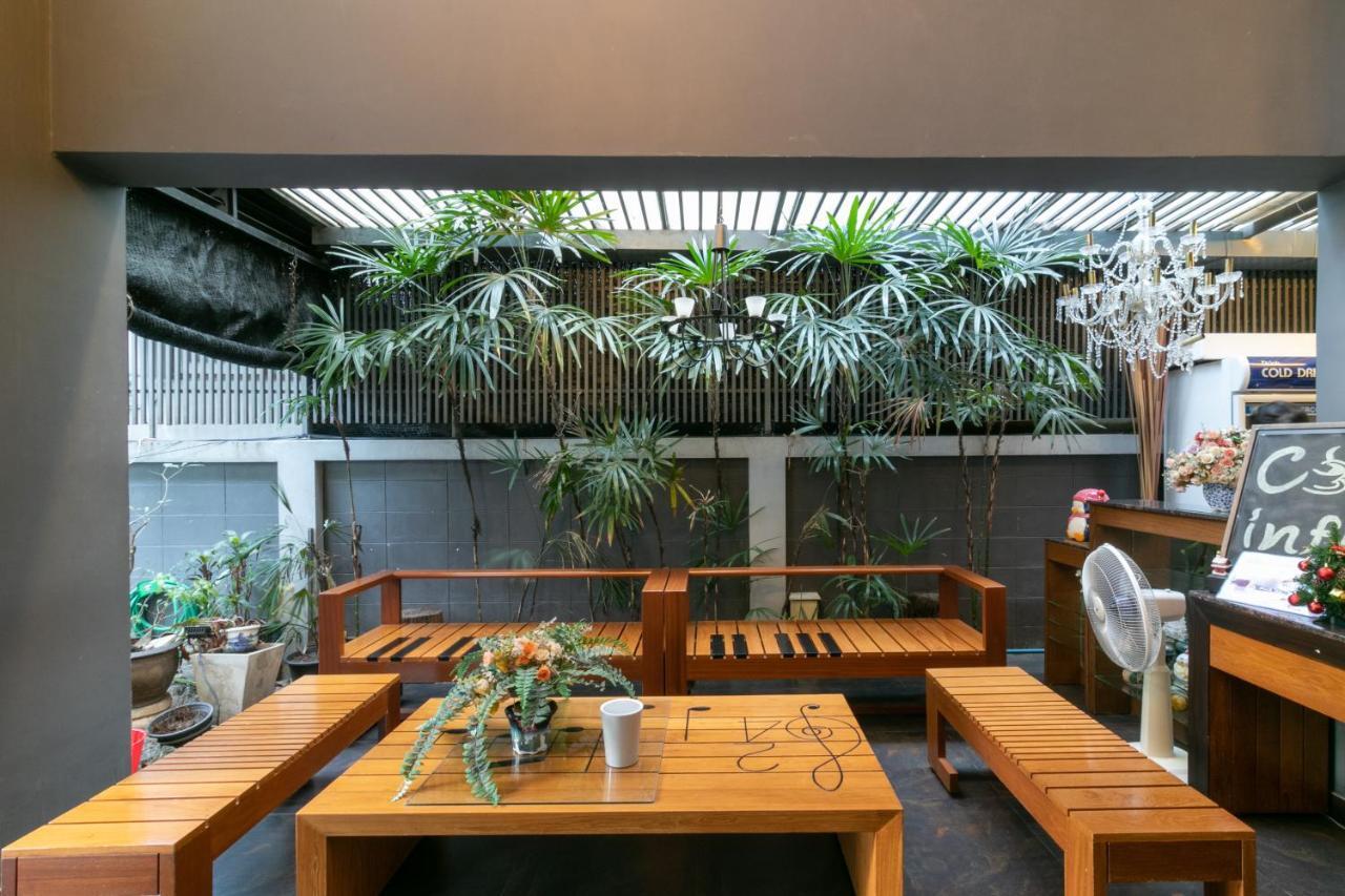 Silom Forest Exclusive Residence Bangkok Exterior foto